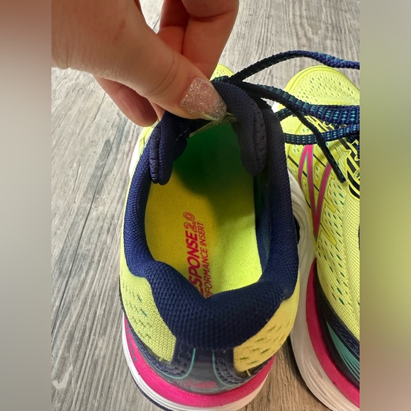 NWOT New Balance Sneakers - Picture 4 of 12